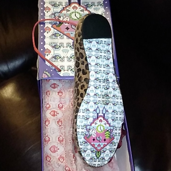 Shoes - Picture 3 of 4